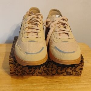 New Nike Men’s Sneakers Beige with Gum Sole Size US 10